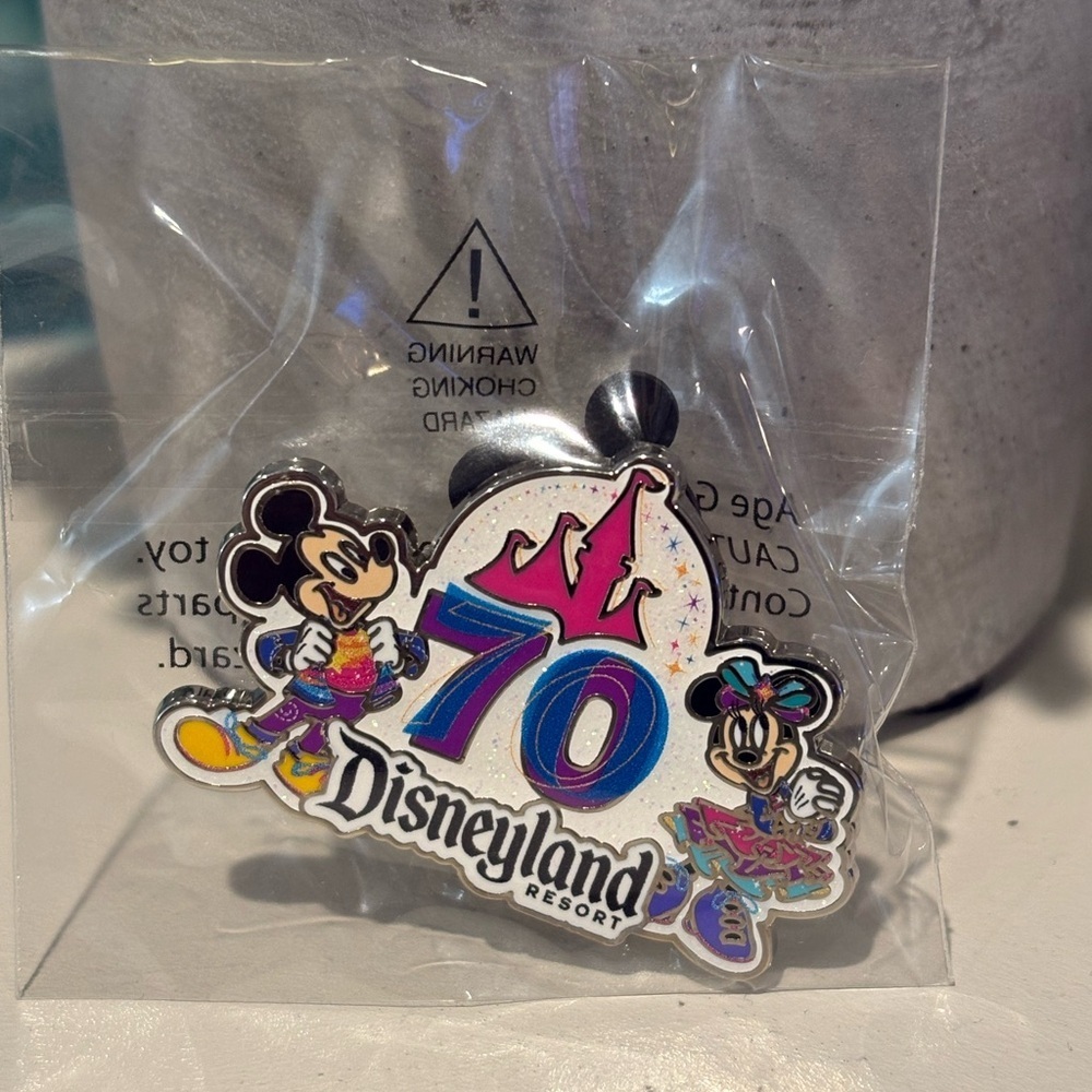 Disneyland Resort 70th Anniversary Exclusive Pin and Lanyard Set - Picture 3 of 6